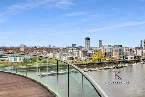 3 bedroom penthouse to rent, Bridges Court Road, London SW11