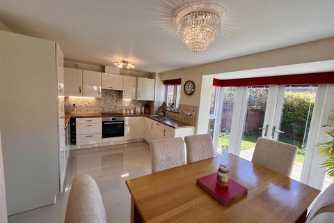 3 bedroom detached house for sale, Suffolk Way, Swadlincote DE11