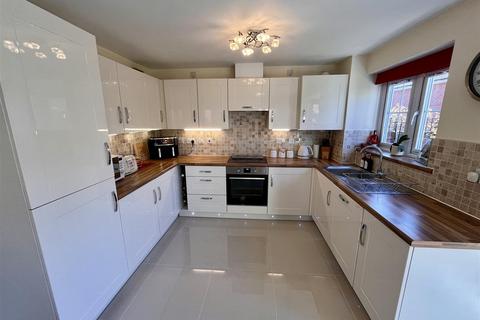 3 bedroom detached house for sale, Suffolk Way, Swadlincote DE11