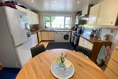 5 Blacksmiths Common, Chalton, Luton, LU4 9UN
