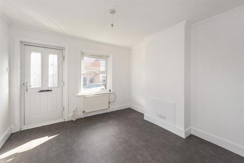 2 bedroom house to rent, Norfolk Road, Tonbridge