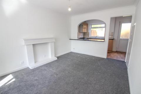 2 bedroom terraced house to rent, Edward Walk, Aylesbury