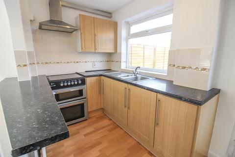 2 bedroom terraced house to rent, Edward Walk, Aylesbury