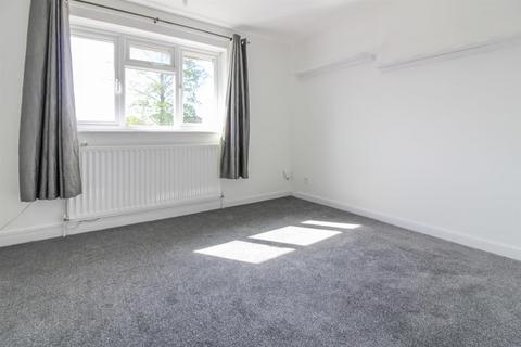 2 bedroom terraced house to rent, Edward Walk, Aylesbury