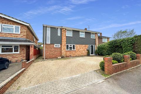 4 bedroom link detached house for sale, Lambs Close, Dunstable LU5