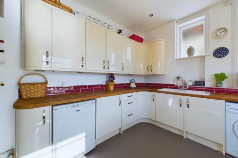 3 bedroom apartment for sale, Hartington Place, Eastbourne