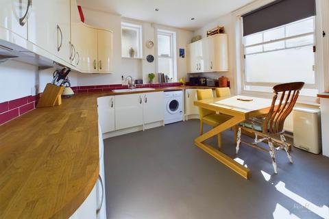 3 bedroom apartment for sale, Hartington Place, Eastbourne