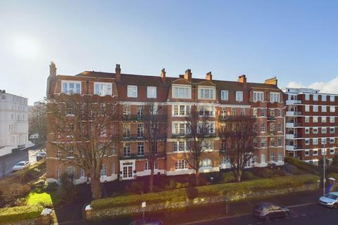 3 bedroom apartment for sale, Hartington Place, Eastbourne