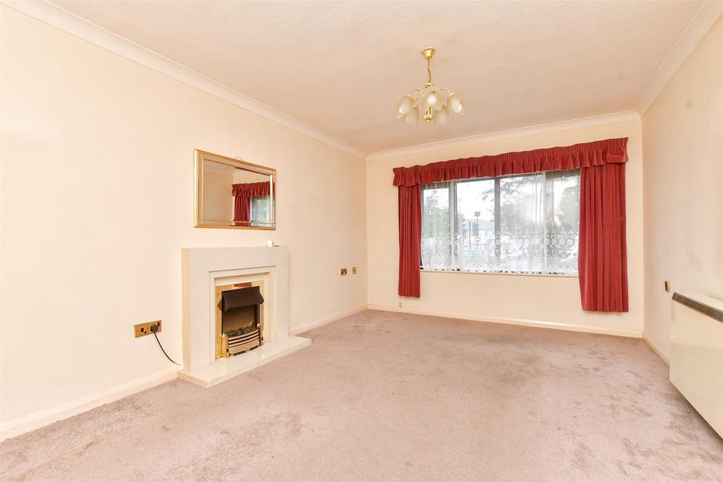Wickham Road, Shirley, Croydon, Surrey 2 bed ground floor flat for sale