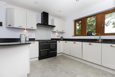 5 bedroom detached house for sale, Park Drive, Mirfield