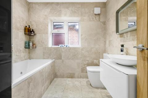7 Glebe Road, Reading, RG2 7AG