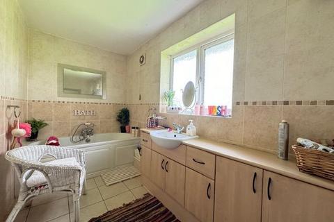 4 bedroom bungalow for sale, Braunton Bungalow & Southfork Bungalow, Tredegar