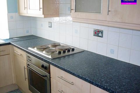 2 bedroom flat to rent, Howard Close, Waltham Abbey EN9