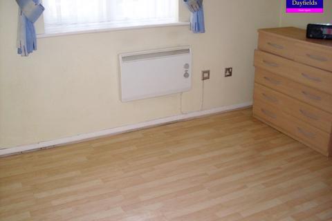 2 bedroom flat to rent, Howard Close, Waltham Abbey EN9