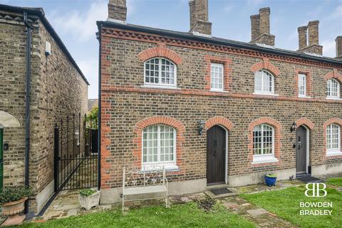 1 bedroom end of terrace house to rent, Pert Cottages, Barkingside