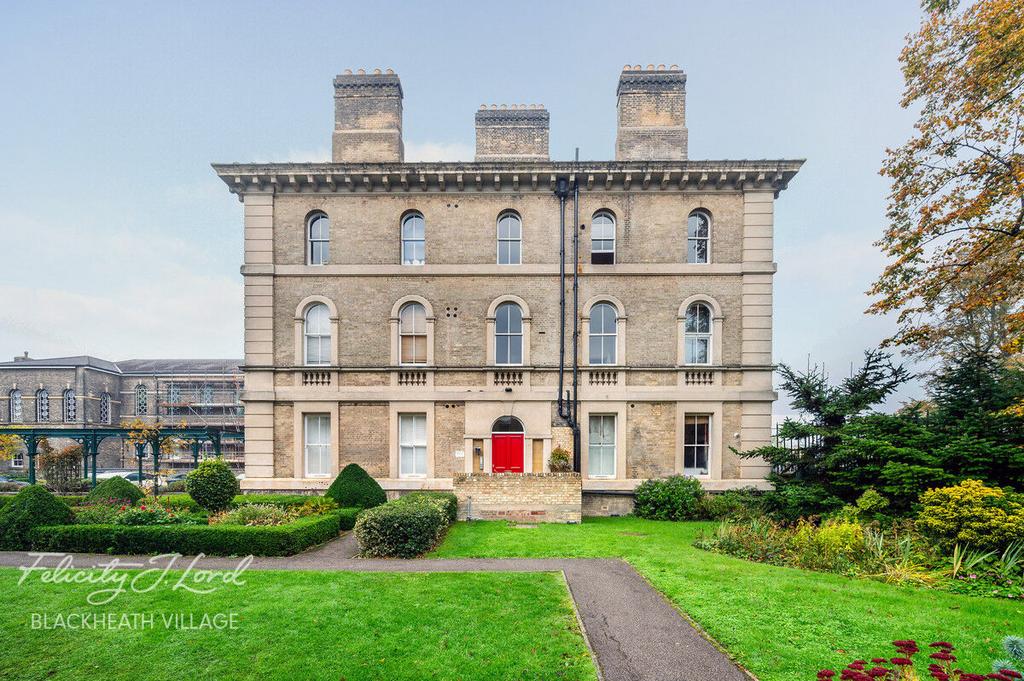 Detached house exterior, garden