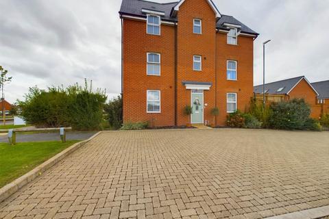 4 bedroom end of terrace house for sale, Signal Path, Aylesbury HP22