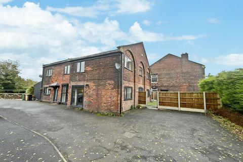 3 bedroom semi-detached house for sale, Wigan Road, Westhoughton, BL5