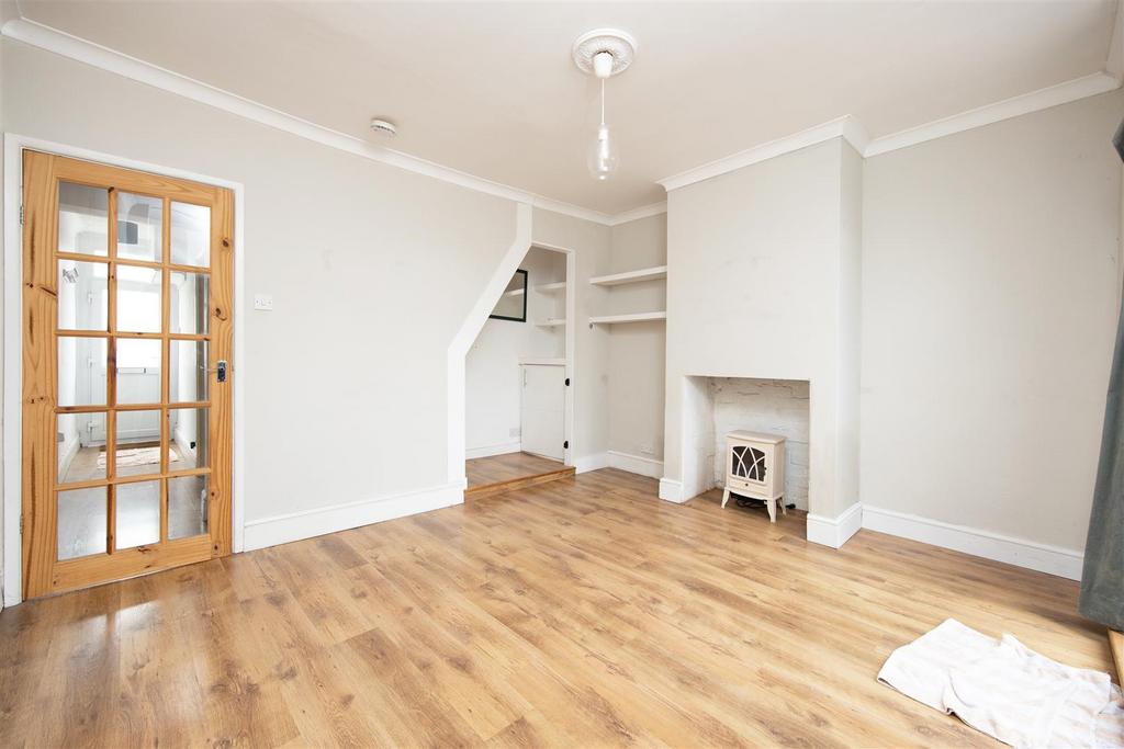 10 Adcroft Street Trowbridge BA14 8 PF (7).jpg