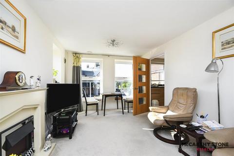 1 bedroom apartment for sale, Blunsdon Court, Lady Lane, Swindon, SN25 2NA