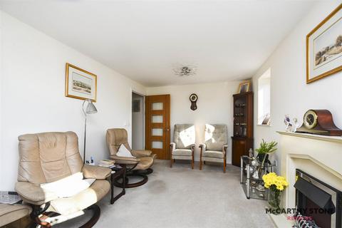 1 bedroom apartment for sale, Blunsdon Court, Lady Lane, Swindon, SN25 2NA