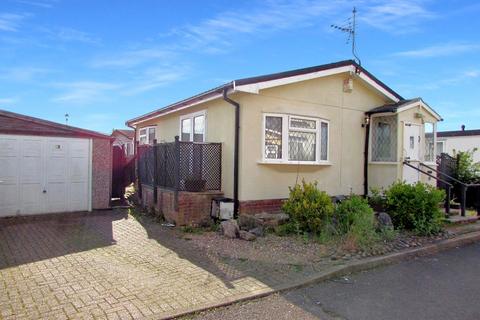 2 bedroom detached house for sale, Woodside Home Park, Luton LU1