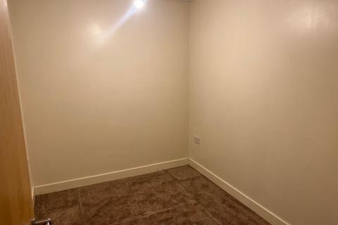 3 bedroom maisonette to rent, Hunters Way, Leeds LS15