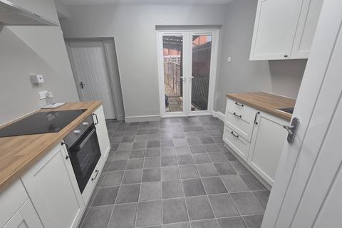 3 bedroom terraced house to rent, Northcote Street, Semilong, Northampton, NN2
