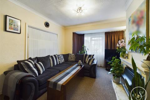 2 bedroom flat for sale, Sandringham Drive, Leeds