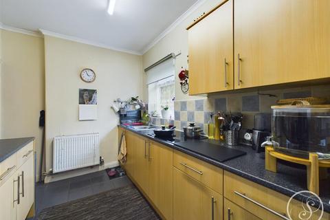 2 bedroom flat for sale, Sandringham Drive, Leeds