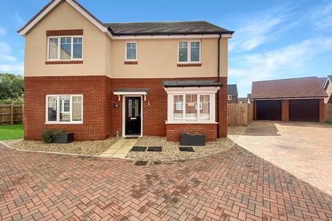 4 bedroom detached house for sale, Skye Gardens, Dunstable LU5