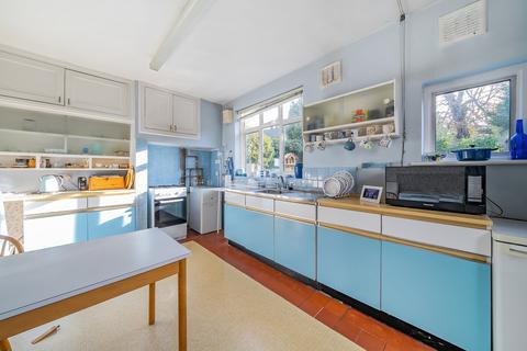 6 Forest Ridge, Beckenham, BR3 3NH