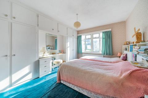 6 Forest Ridge, Beckenham, BR3 3NH