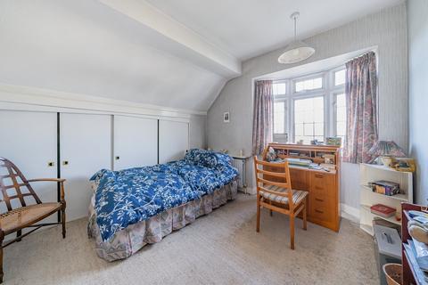 6 Forest Ridge, Beckenham, BR3 3NH