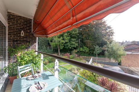 2 Westhill Close, Gravesend, DA12 1LJ