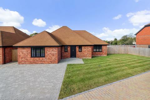 3 bedroom detached bungalow for sale, Kestrels View, Hailsham BN27