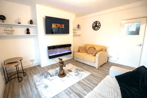 3 bedroom apartment to rent, Upper Clapton Road, London, E5