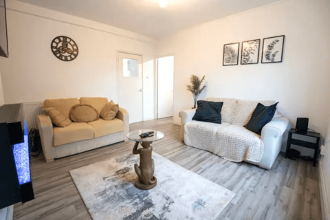 3 bedroom apartment to rent, Upper Clapton Road, London, E5