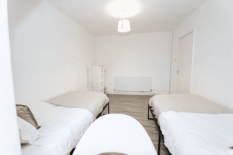 3 bedroom apartment to rent, Upper Clapton Road, London, E5