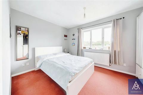 16 Castle Mount, Brackley, NN13 7HF