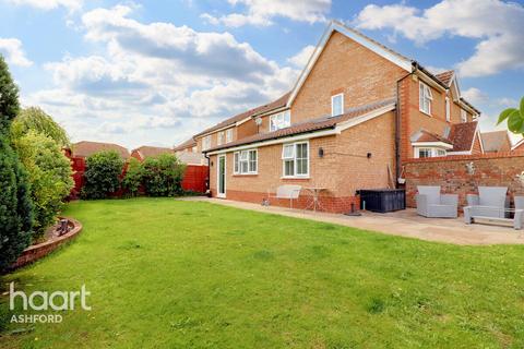 5 bedroom detached house for sale, Clarke Crescent, Ashford