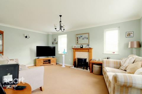 5 bedroom detached house for sale, Clarke Crescent, Ashford