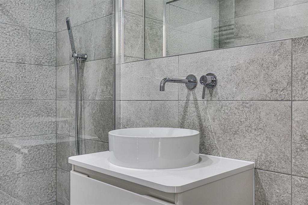 18 Hand basin.jpg