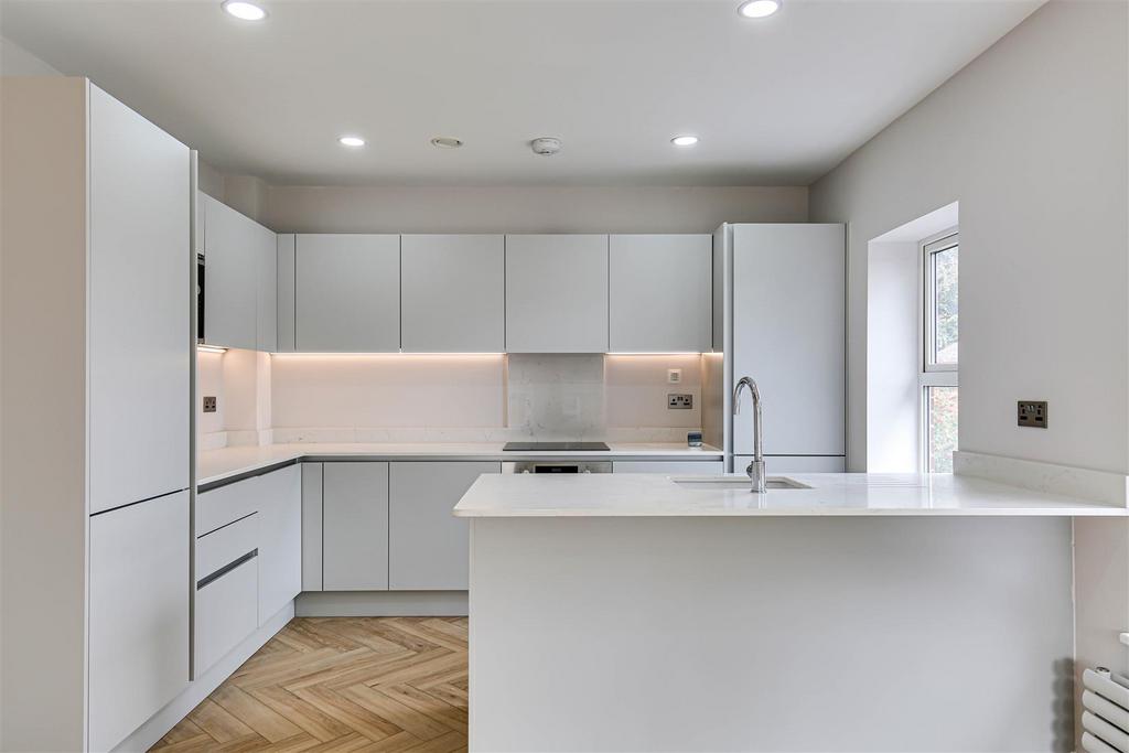6 Kitchen.jpg