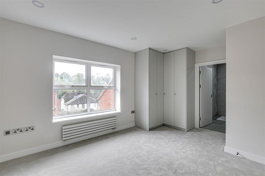 15 Bedroom.jpg
