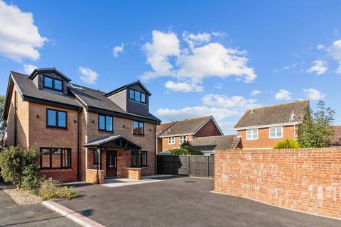 5 bedroom detached house for sale, Fontwell Close, Fontwell, BN18