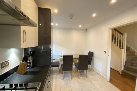 4 bedroom house for sale, Carmody Close, Manchester