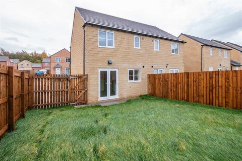 3 bedroom semi-detached house to rent, Carrwood Park, Bradford, BD4