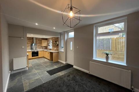 3 bedroom end of terrace house for sale, Wakefield Road, Huddersfield HD5