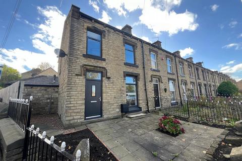 3 bedroom end of terrace house for sale, Wakefield Road, Huddersfield HD5